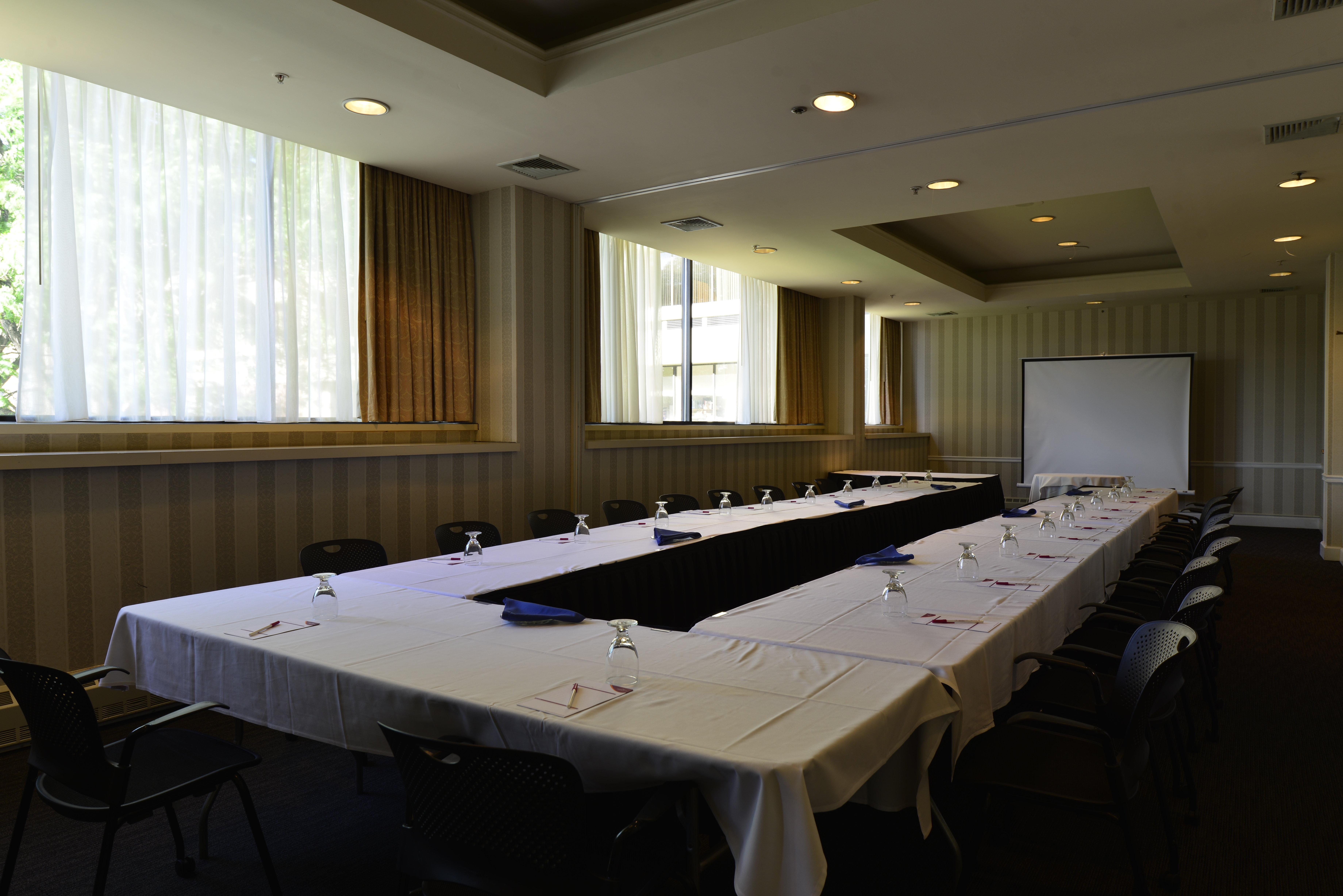 Holiday Inn & Suites Pittsfield-Berkshires By Ihg Exteriör bild